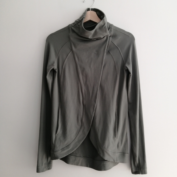 Lululemon Rulu Rally Wrap in Grey Sage 2 - Picture 3 of 16